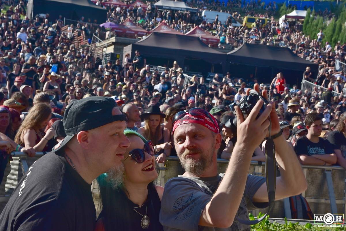 Metalfest v Plzni gradoval za pekelného počasí. Zahráli Arch Enemy, Almanac i Korpiklaani