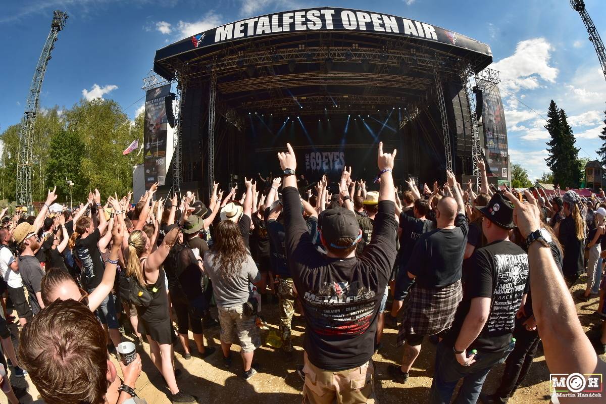 Metalfest v Plzni gradoval za pekelného počasí. Zahráli Arch Enemy, Almanac i Korpiklaani