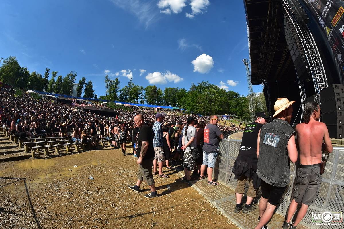 Metalfest v Plzni gradoval za pekelného počasí. Zahráli Arch Enemy, Almanac i Korpiklaani