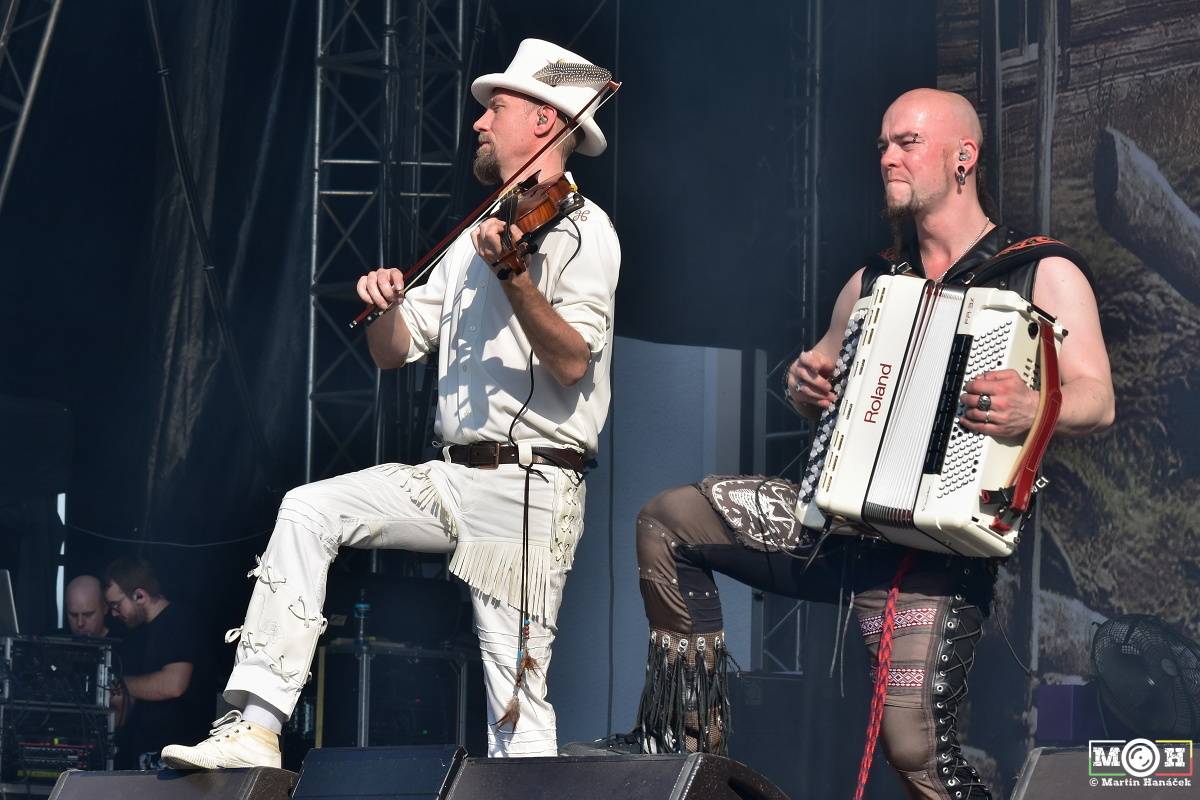 Metalfest v Plzni gradoval za pekelného počasí. Zahráli Arch Enemy, Almanac i Korpiklaani