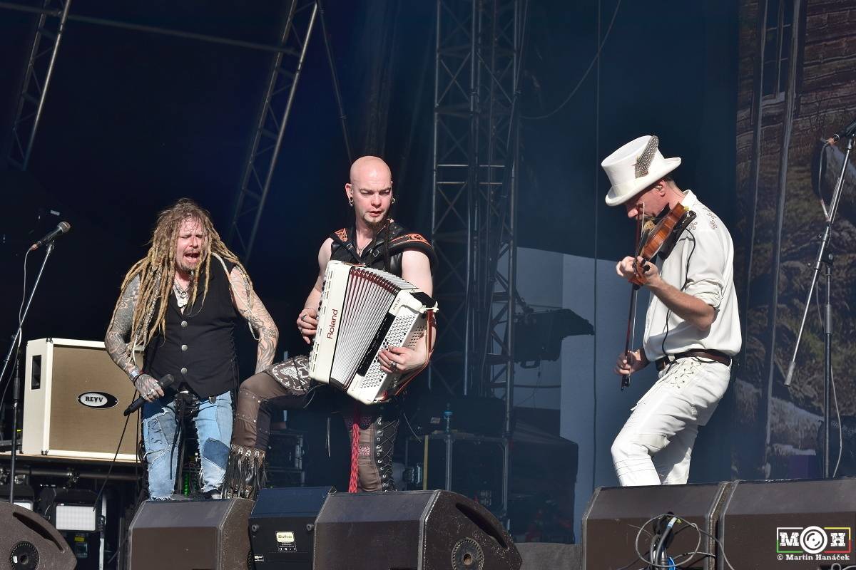 Metalfest v Plzni gradoval za pekelného počasí. Zahráli Arch Enemy, Almanac i Korpiklaani