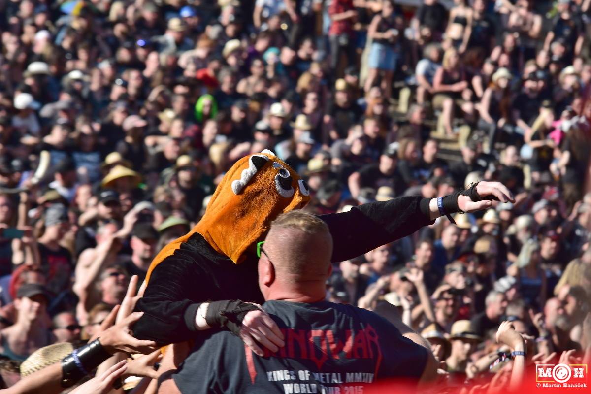 Metalfest v Plzni gradoval za pekelného počasí. Zahráli Arch Enemy, Almanac i Korpiklaani