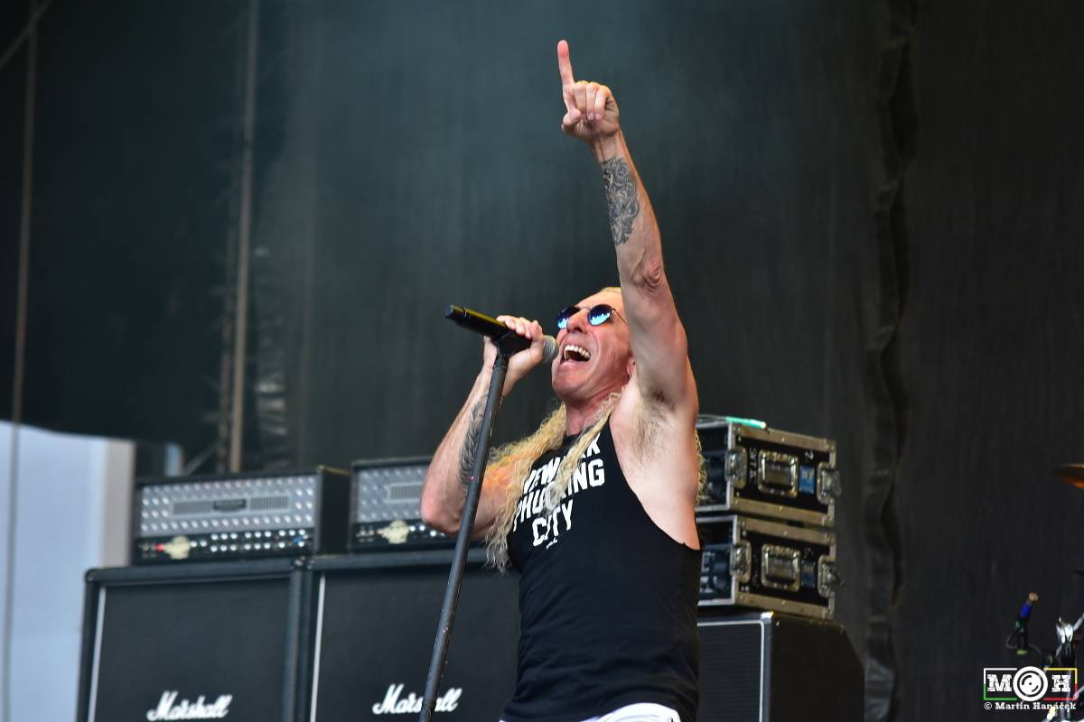 Metalfest v Plzni gradoval za pekelného počasí. Zahráli Arch Enemy, Almanac i Korpiklaani