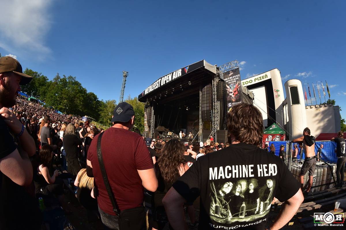 Metalfest v Plzni gradoval za pekelného počasí. Zahráli Arch Enemy, Almanac i Korpiklaani