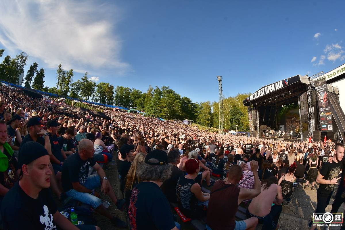 Metalfest v Plzni gradoval za pekelného počasí. Zahráli Arch Enemy, Almanac i Korpiklaani