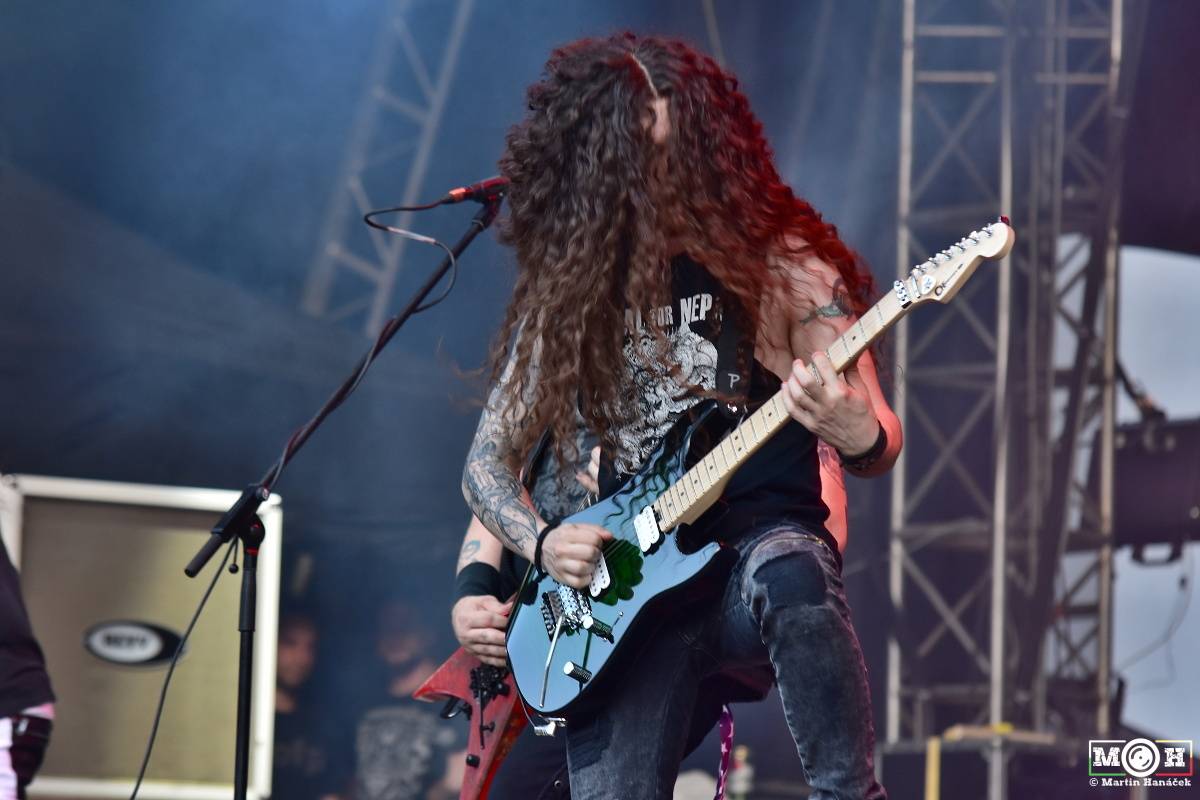 Metalfest v Plzni gradoval za pekelného počasí. Zahráli Arch Enemy, Almanac i Korpiklaani