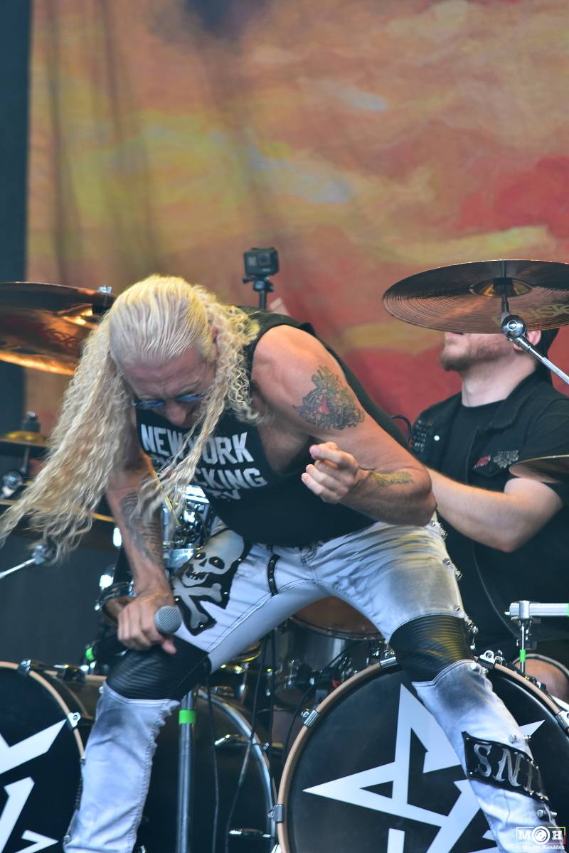 Metalfest v Plzni gradoval za pekelného počasí. Zahráli Arch Enemy, Almanac i Korpiklaani