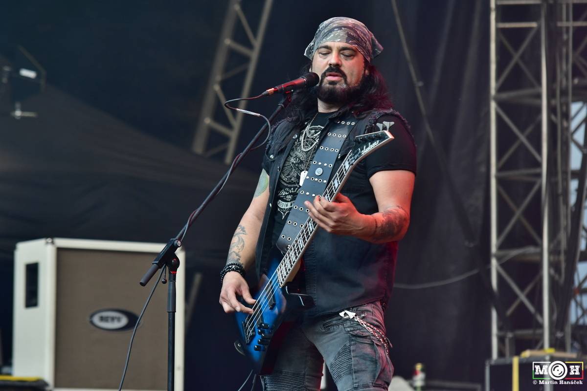 Metalfest v Plzni gradoval za pekelného počasí. Zahráli Arch Enemy, Almanac i Korpiklaani