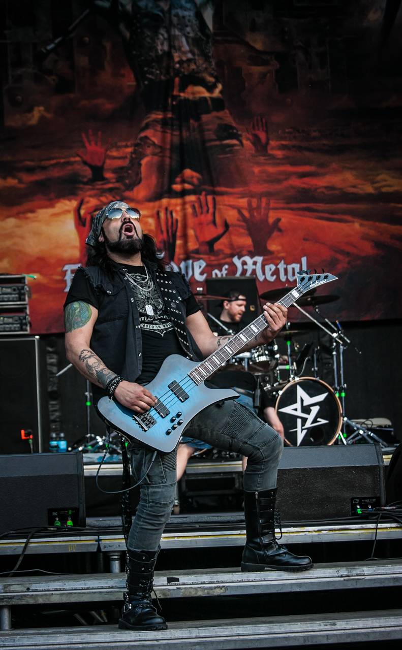 Další pohled na poslední den Metalfestu. Dee Snider připomněl Twisted Sister, vrcholem byli Arch Enemy