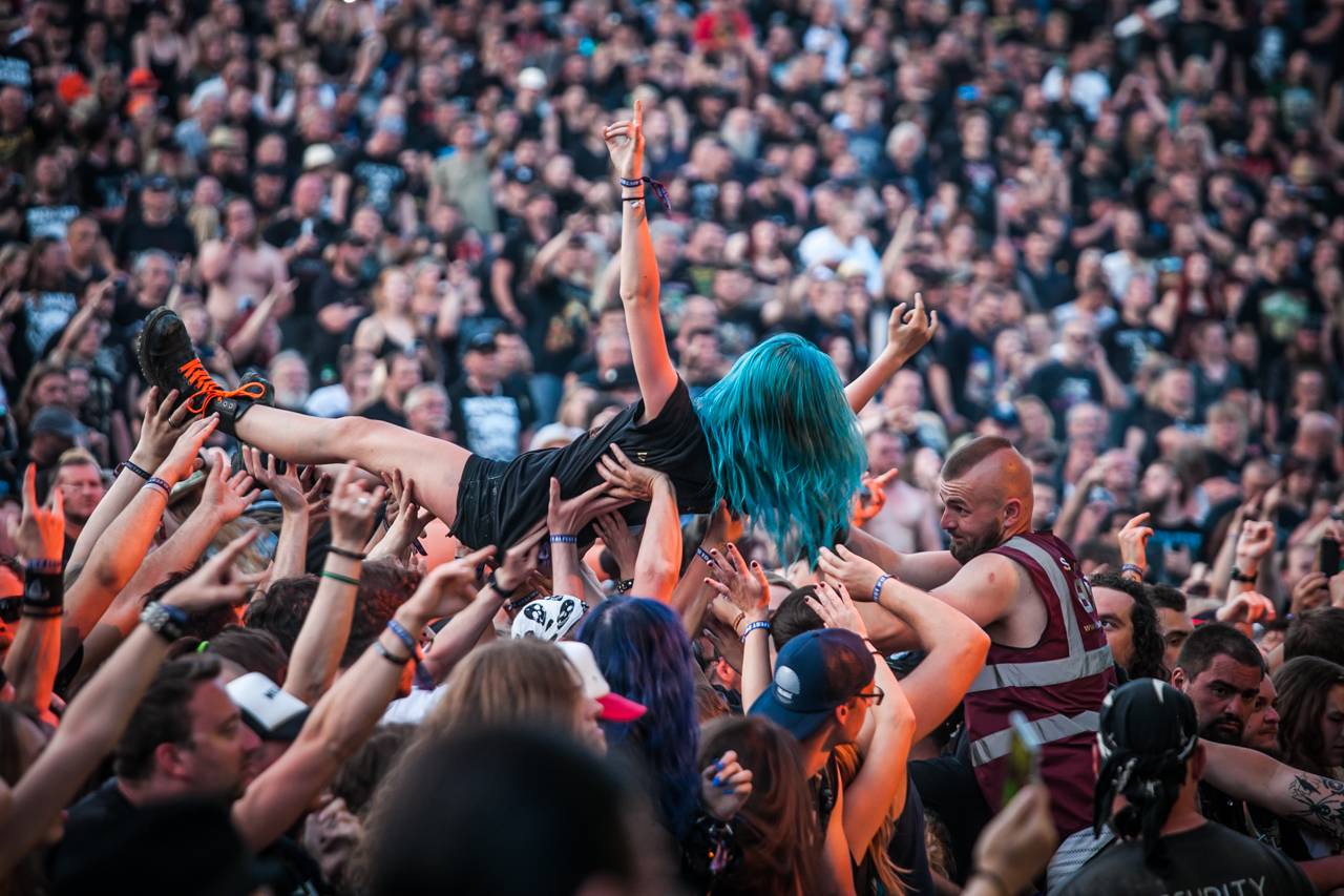 Další pohled na poslední den Metalfestu. Dee Snider připomněl Twisted Sister, vrcholem byli Arch Enemy