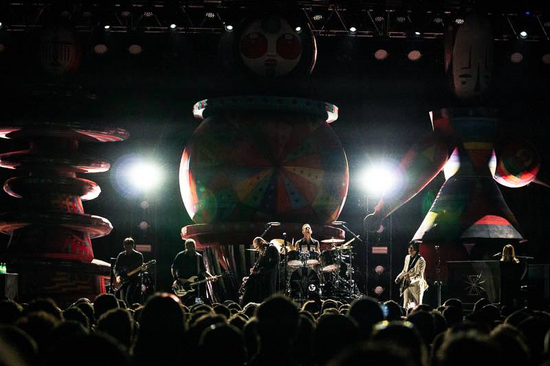 Smashing Pumpkins zahráli ve vyprodaném Foru Karlín spoustu nestárnoucích hitů