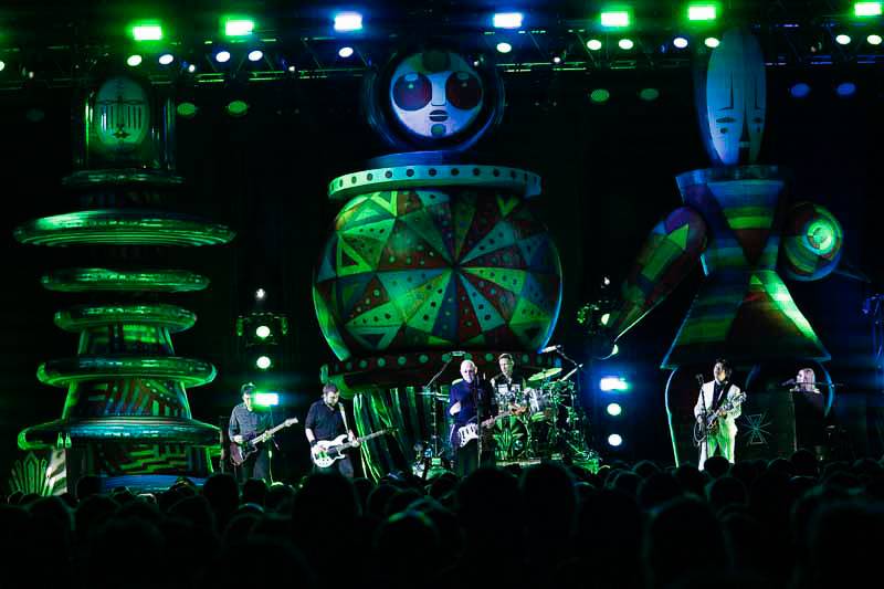 Smashing Pumpkins zahráli ve vyprodaném Foru Karlín spoustu nestárnoucích hitů