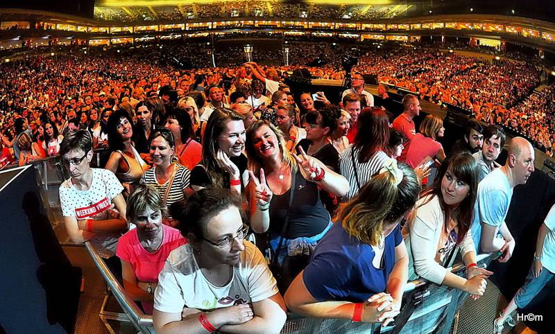 Palo Habera a Team vyprodali O2 arenu. Hostem byl Ben Cristovao, kterému hala gratulovala k narozeninám