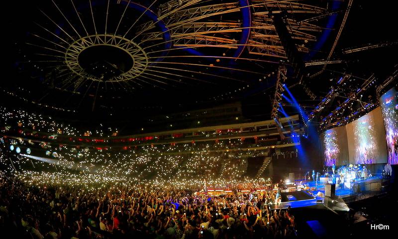 Palo Habera a Team vyprodali O2 arenu. Hostem byl Ben Cristovao, kterému hala gratulovala k narozeninám