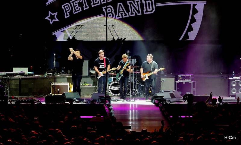 Palo Habera a Team vyprodali O2 arenu. Hostem byl Ben Cristovao, kterému hala gratulovala k narozeninám