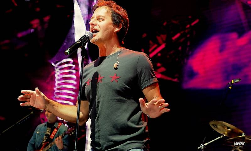 Palo Habera a Team vyprodali O2 arenu. Hostem byl Ben Cristovao, kterému hala gratulovala k narozeninám