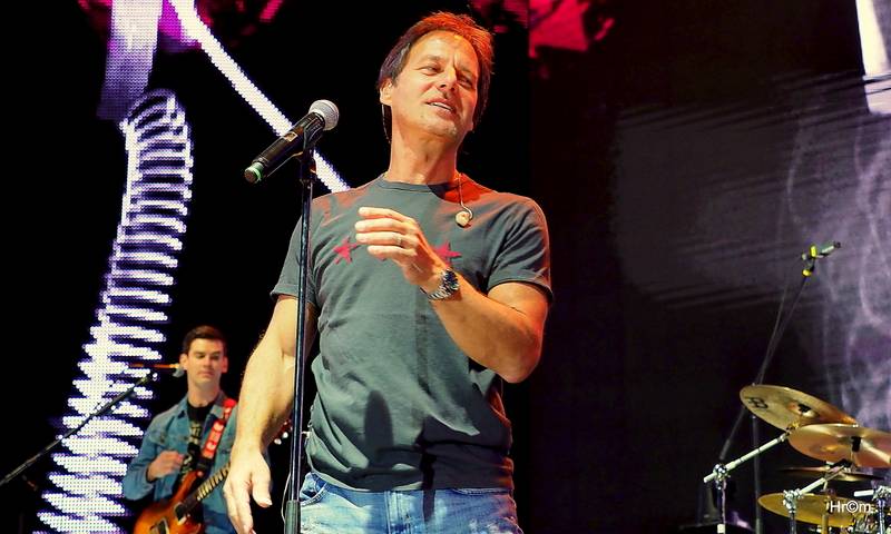 Palo Habera a Team vyprodali O2 arenu. Hostem byl Ben Cristovao, kterému hala gratulovala k narozeninám