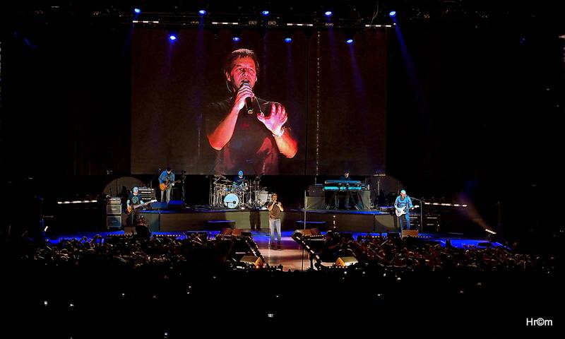 Palo Habera a Team vyprodali O2 arenu. Hostem byl Ben Cristovao, kterému hala gratulovala k narozeninám