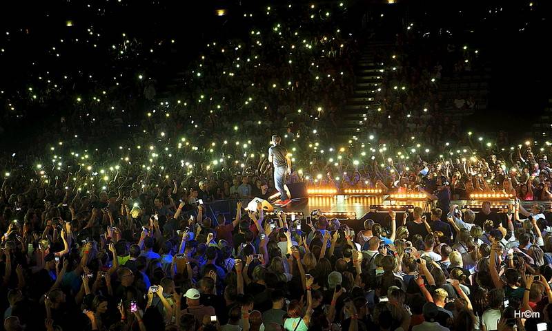 Palo Habera a Team vyprodali O2 arenu. Hostem byl Ben Cristovao, kterému hala gratulovala k narozeninám