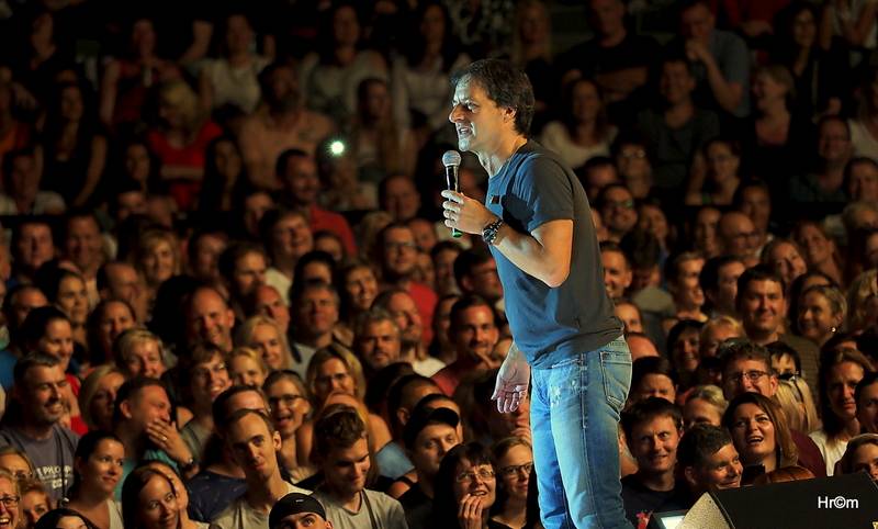 Palo Habera a Team vyprodali O2 arenu. Hostem byl Ben Cristovao, kterému hala gratulovala k narozeninám