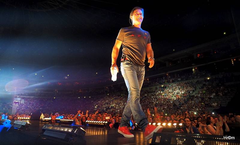 Palo Habera a Team vyprodali O2 arenu. Hostem byl Ben Cristovao, kterému hala gratulovala k narozeninám