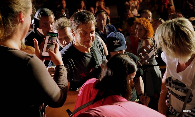 Palo Habera a Team vyprodali O2 arenu. Hostem byl Ben Cristovao, kterému hala gratulovala k narozeninám