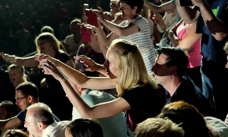 Palo Habera a Team vyprodali O2 arenu. Hostem byl Ben Cristovao, kterému hala gratulovala k narozeninám