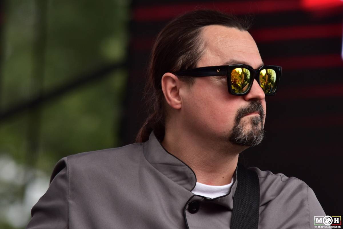 Tři sestry dodrželi tradici a opět bavili na červnovém open airu v Plzni. Hráli také Doctor P.P. nebo E!E