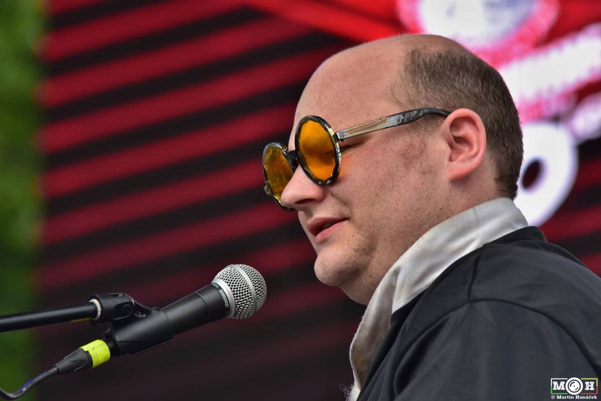 Tři sestry dodrželi tradici a opět bavili na červnovém open airu v Plzni. Hráli také Doctor P.P. nebo E!E