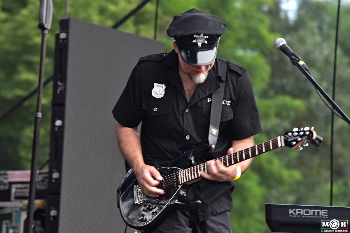 Tři sestry dodrželi tradici a opět bavili na červnovém open airu v Plzni. Hráli také Doctor P.P. nebo E!E