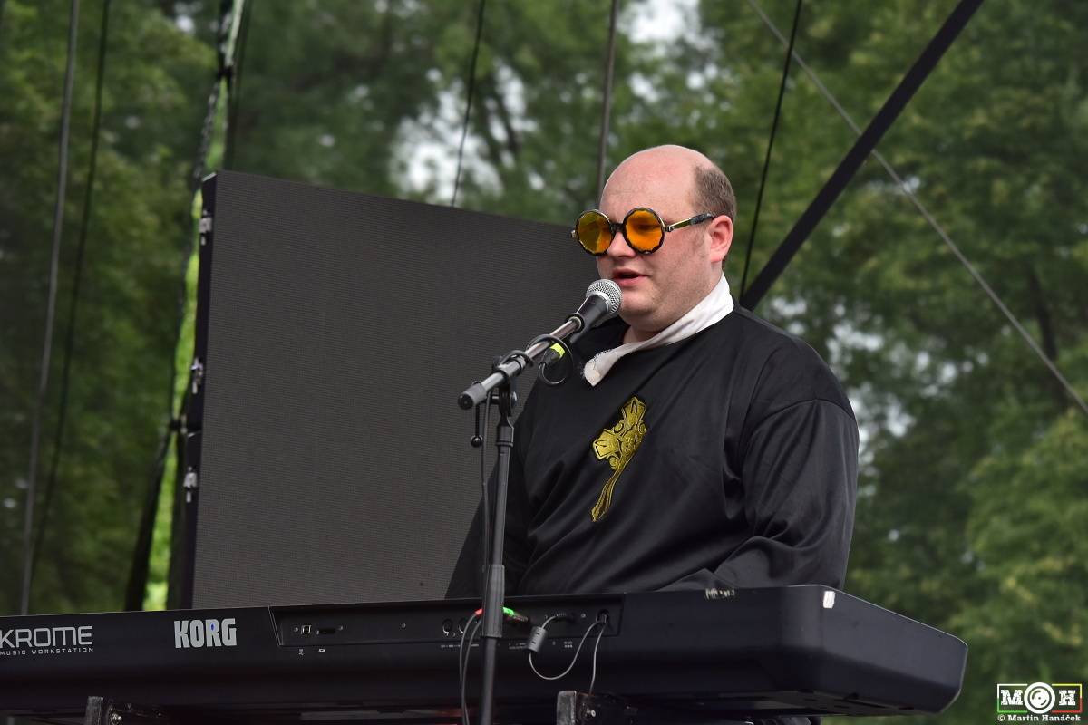 Tři sestry dodrželi tradici a opět bavili na červnovém open airu v Plzni. Hráli také Doctor P.P. nebo E!E