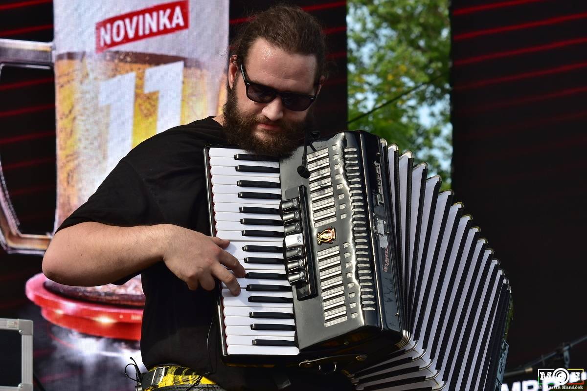 Tři sestry dodrželi tradici a opět bavili na červnovém open airu v Plzni. Hráli také Doctor P.P. nebo E!E