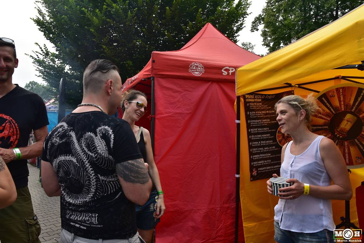 Tři sestry dodrželi tradici a opět bavili na červnovém open airu v Plzni. Hráli také Doctor P.P. nebo E!E