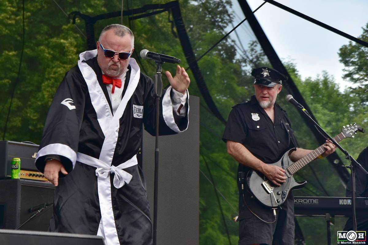 Tři sestry dodrželi tradici a opět bavili na červnovém open airu v Plzni. Hráli také Doctor P.P. nebo E!E