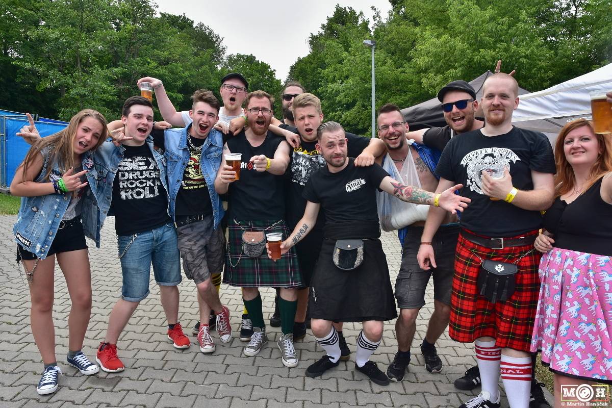 Tři sestry dodrželi tradici a opět bavili na červnovém open airu v Plzni. Hráli také Doctor P.P. nebo E!E