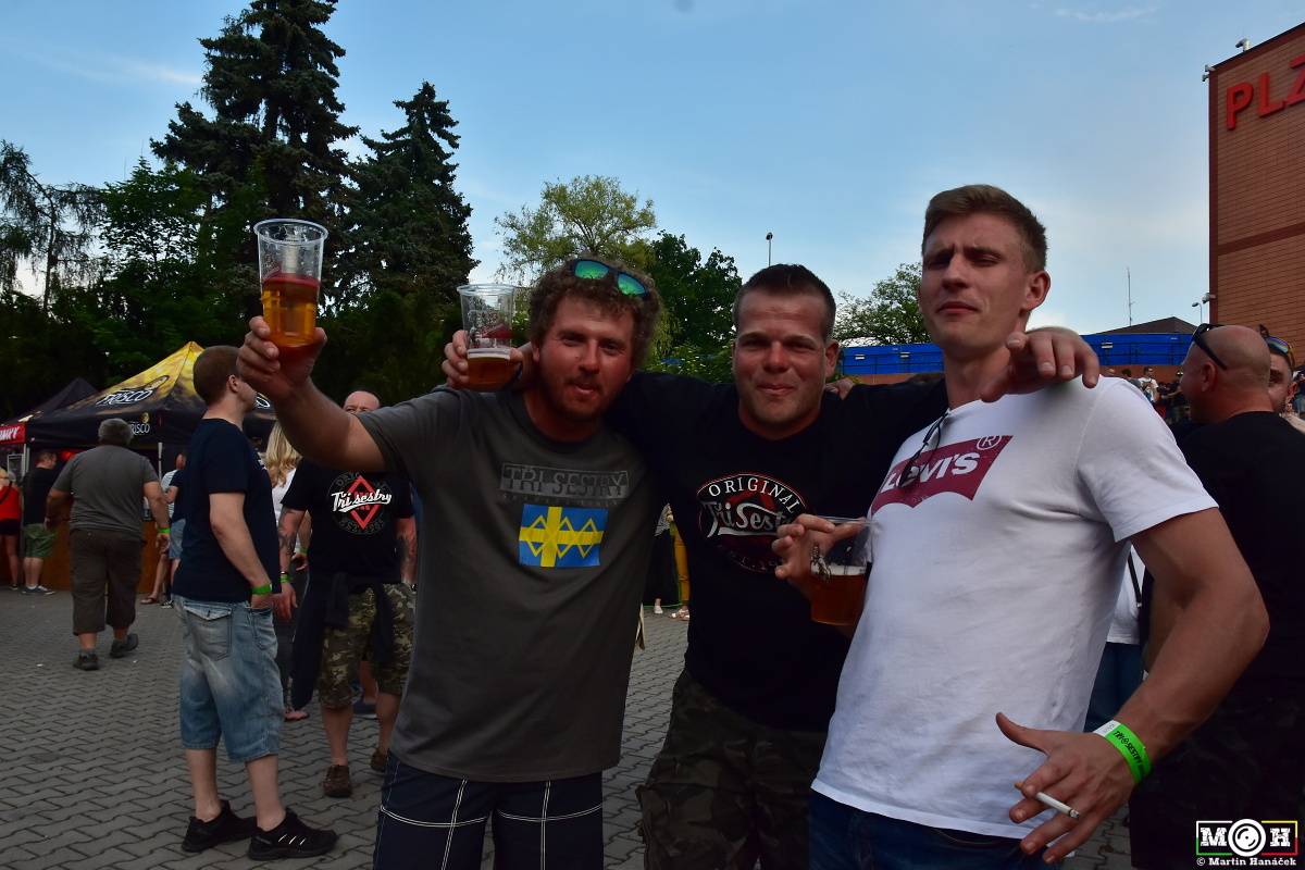 Tři sestry dodrželi tradici a opět bavili na červnovém open airu v Plzni. Hráli také Doctor P.P. nebo E!E