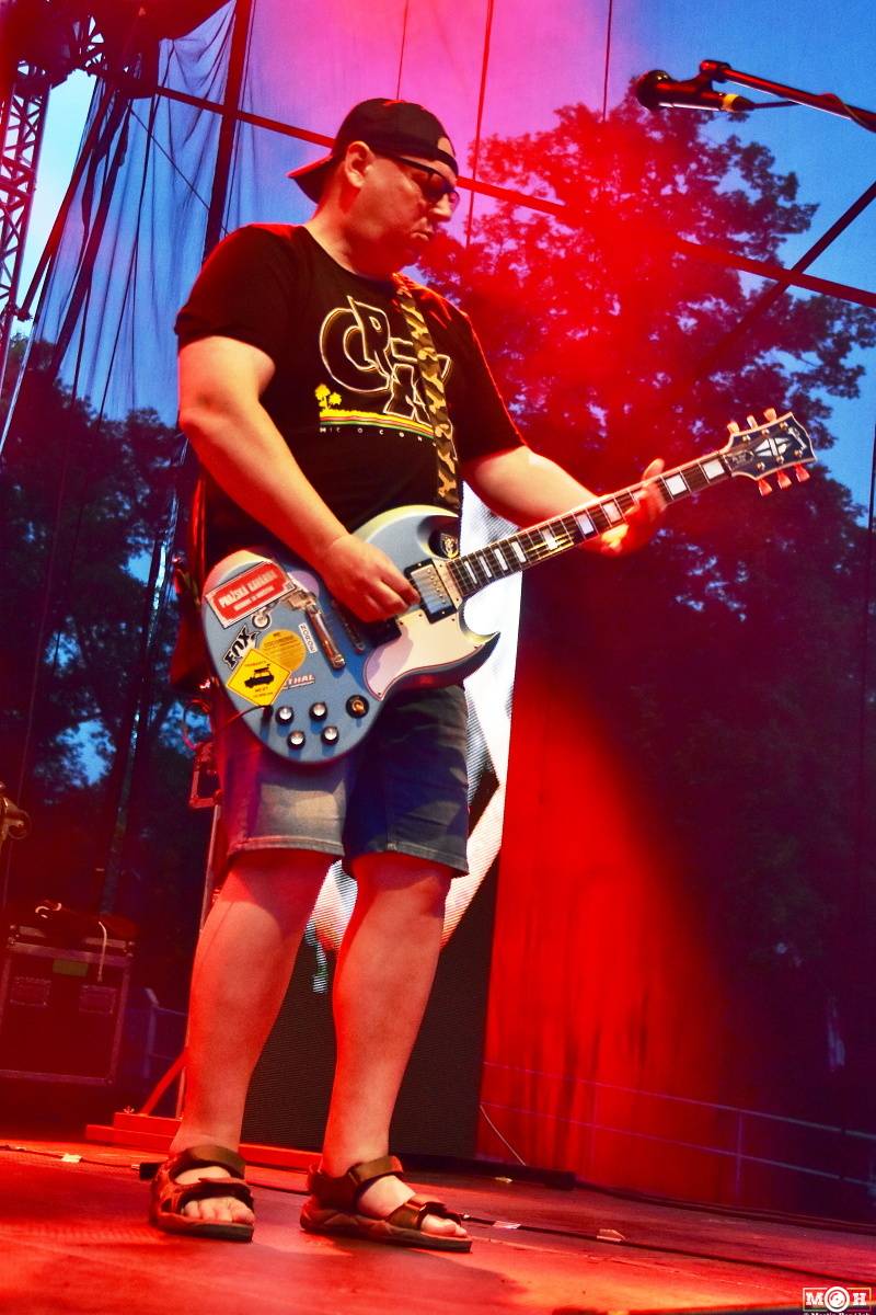 Tři sestry dodrželi tradici a opět bavili na červnovém open airu v Plzni. Hráli také Doctor P.P. nebo E!E