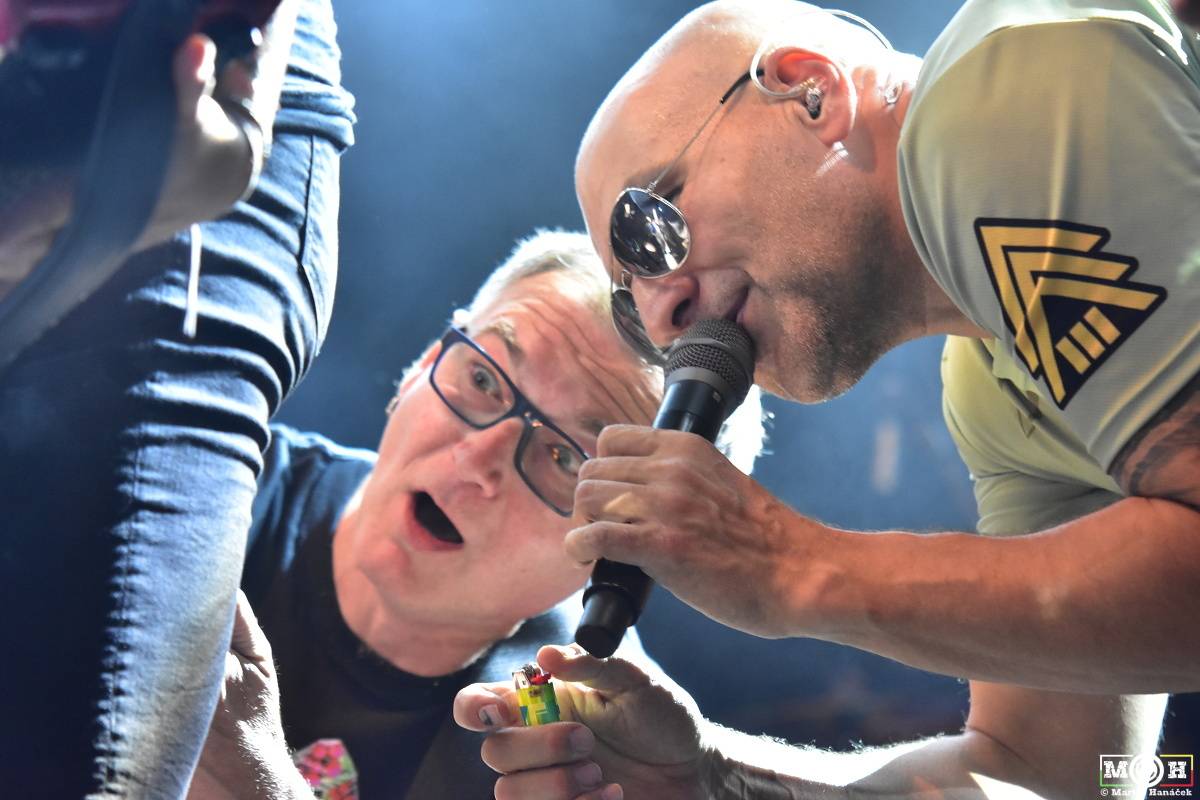 Tři sestry dodrželi tradici a opět bavili na červnovém open airu v Plzni. Hráli také Doctor P.P. nebo E!E