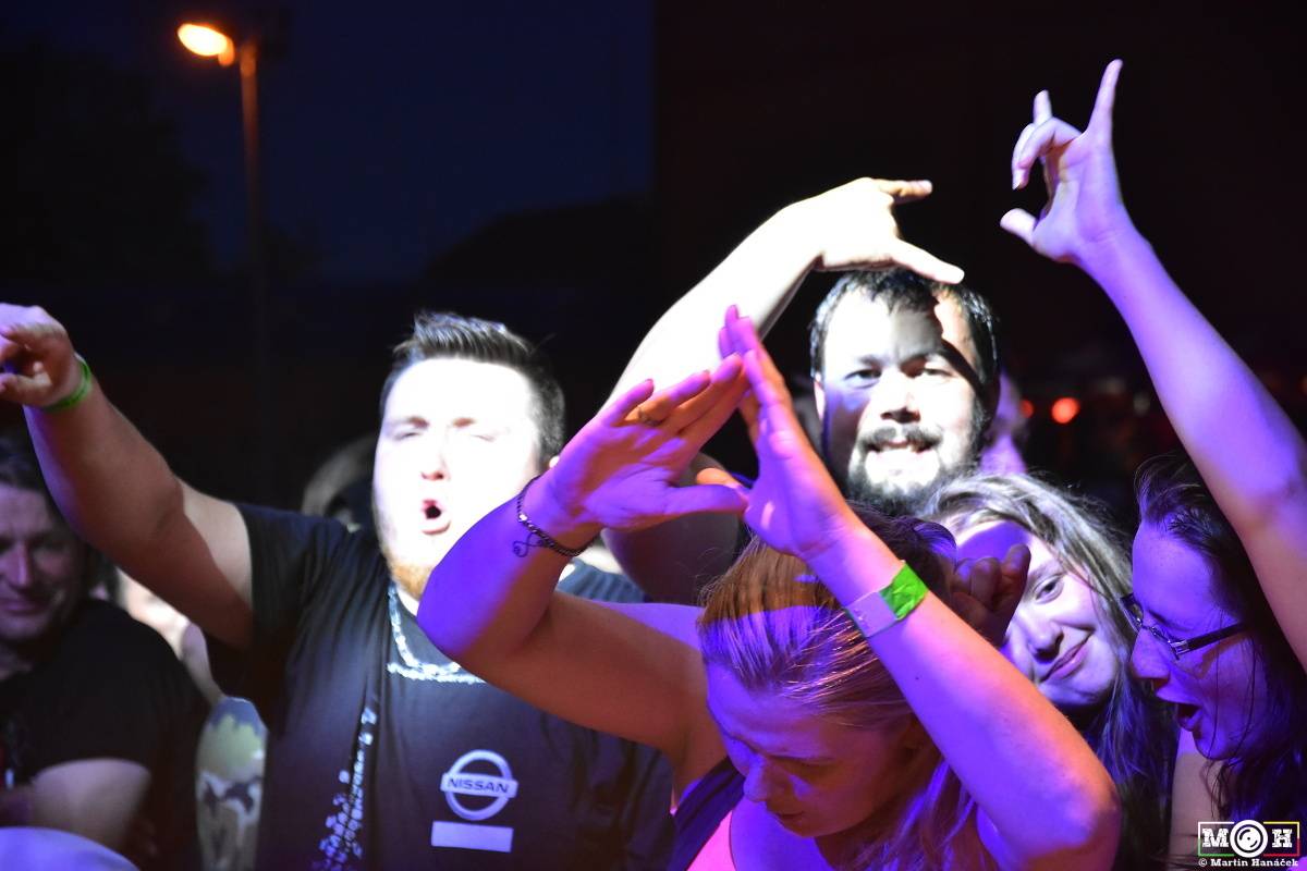 Tři sestry dodrželi tradici a opět bavili na červnovém open airu v Plzni. Hráli také Doctor P.P. nebo E!E