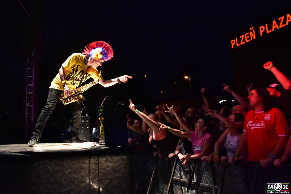 Tři sestry dodrželi tradici a opět bavili na červnovém open airu v Plzni. Hráli také Doctor P.P. nebo E!E