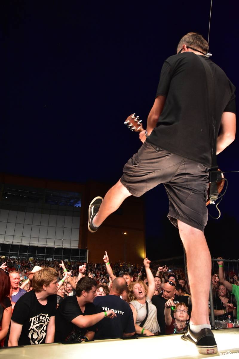 Tři sestry dodrželi tradici a opět bavili na červnovém open airu v Plzni. Hráli také Doctor P.P. nebo E!E