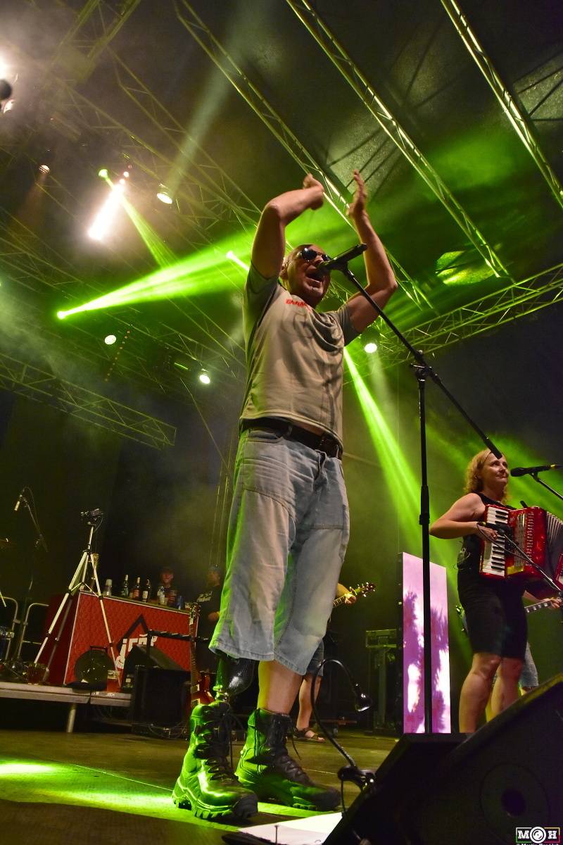 Tři sestry dodrželi tradici a opět bavili na červnovém open airu v Plzni. Hráli také Doctor P.P. nebo E!E