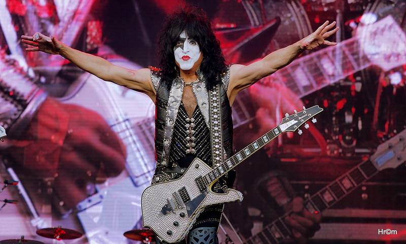 Kiss přilákali do svatostánku fotbalové Slavie pětadvacet tisíc fanoušků. Zahráli i ZZ Top a BSP