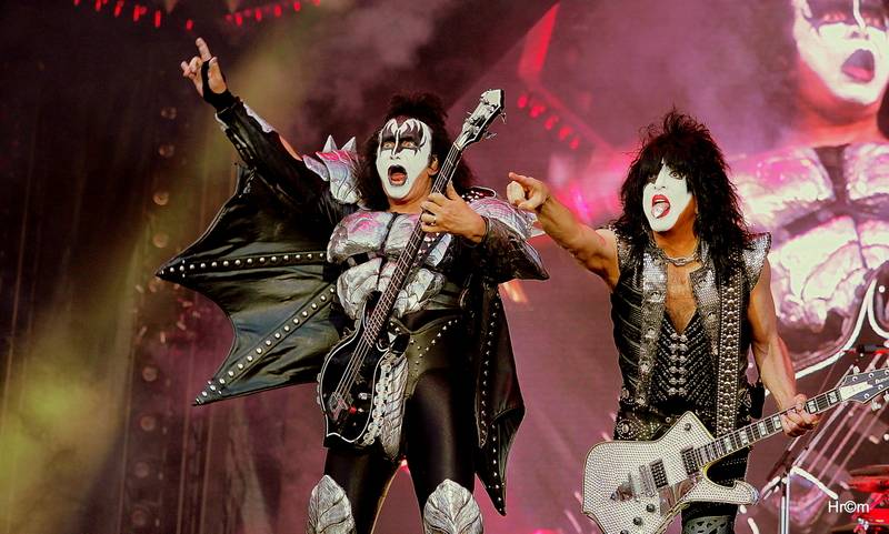 Kiss přilákali do svatostánku fotbalové Slavie pětadvacet tisíc fanoušků. Zahráli i ZZ Top a BSP