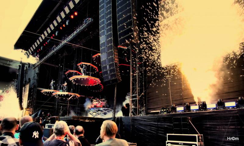 Kiss přilákali do svatostánku fotbalové Slavie pětadvacet tisíc fanoušků. Zahráli i ZZ Top a BSP