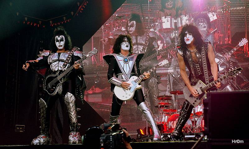 Kiss přilákali do svatostánku fotbalové Slavie pětadvacet tisíc fanoušků. Zahráli i ZZ Top a BSP