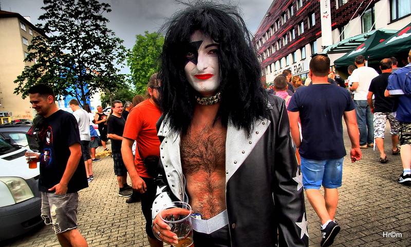 Kiss přilákali do svatostánku fotbalové Slavie pětadvacet tisíc fanoušků. Zahráli i ZZ Top a BSP