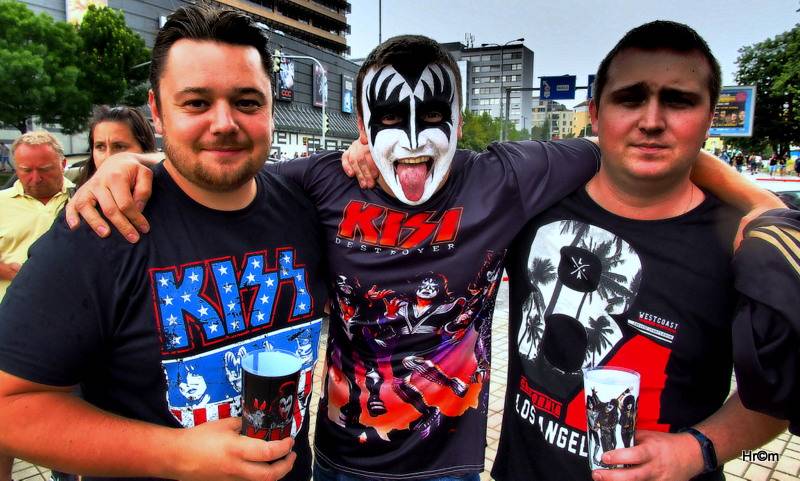 Kiss přilákali do svatostánku fotbalové Slavie pětadvacet tisíc fanoušků. Zahráli i ZZ Top a BSP