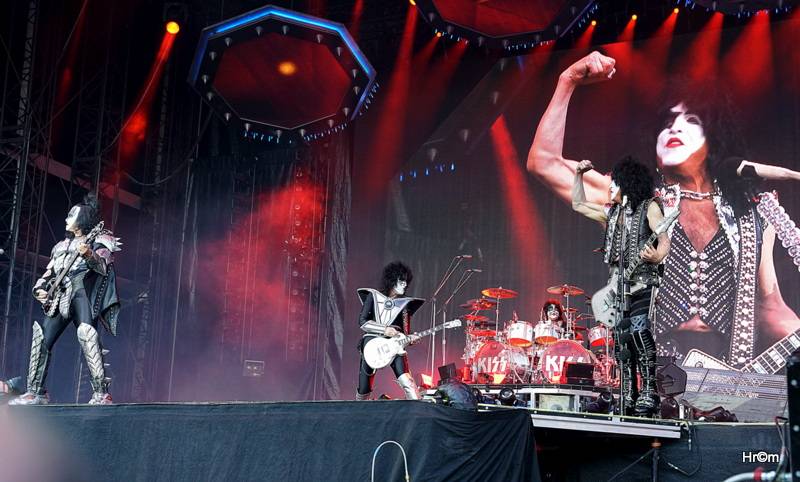 Kiss přilákali do svatostánku fotbalové Slavie pětadvacet tisíc fanoušků. Zahráli i ZZ Top a BSP