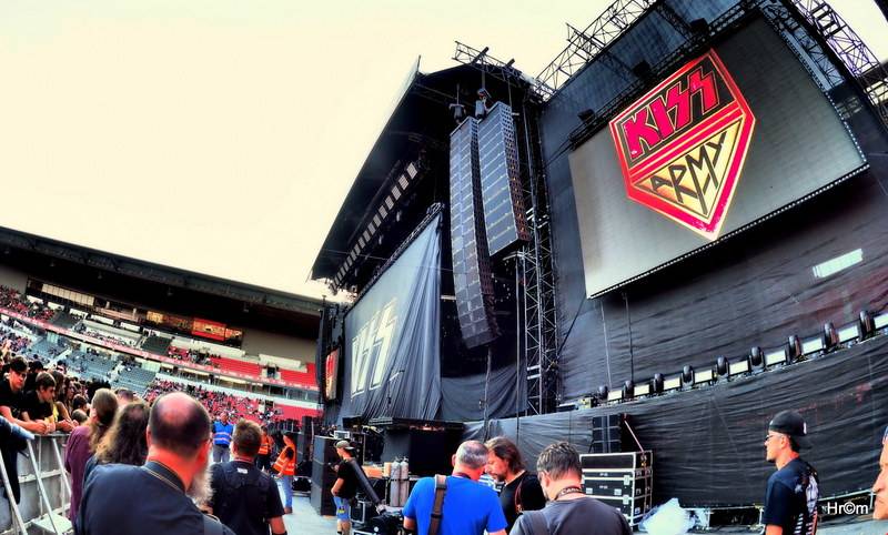 Kiss přilákali do svatostánku fotbalové Slavie pětadvacet tisíc fanoušků. Zahráli i ZZ Top a BSP